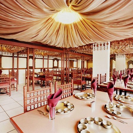 เอ็กซ์เพลสทาวเวอร์โฮเต็ล Hotel วาโดดารา ภายนอก รูปภาพ
