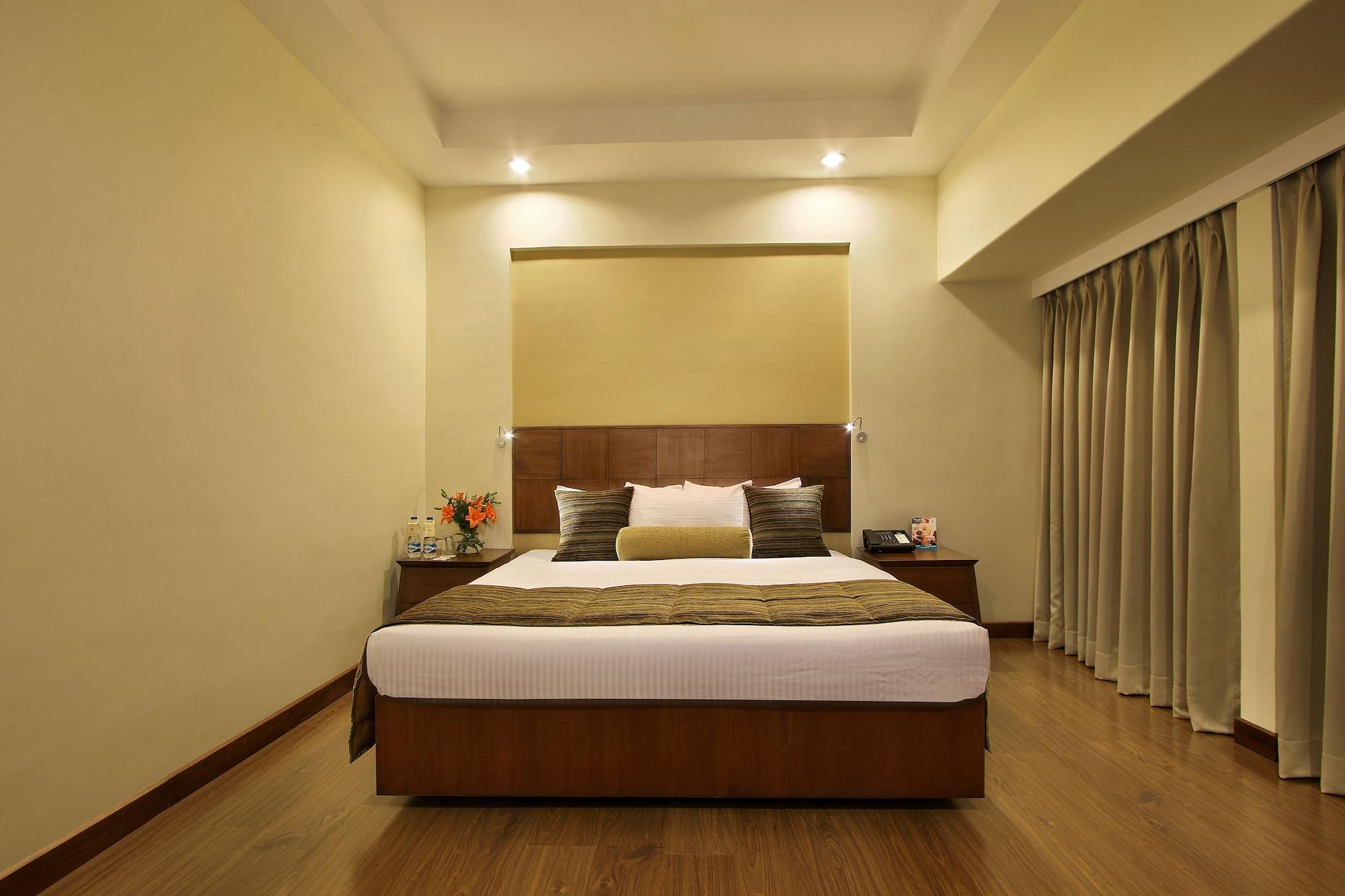 เอ็กซ์เพลสทาวเวอร์โฮเต็ล Hotel วาโดดารา ภายนอก รูปภาพ