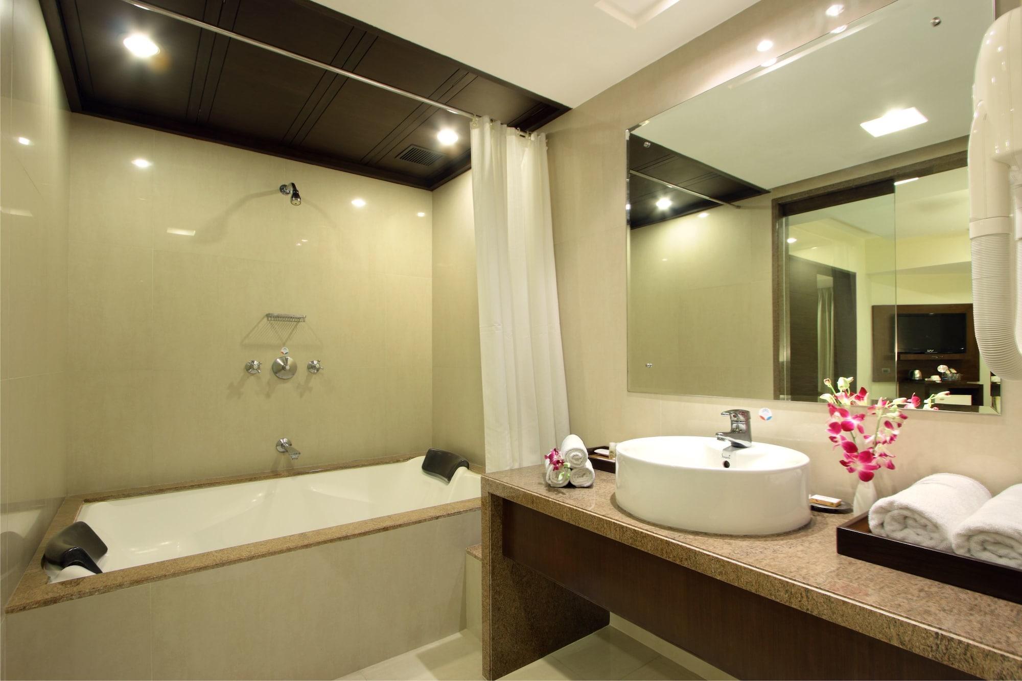 เอ็กซ์เพลสทาวเวอร์โฮเต็ล Hotel วาโดดารา ภายนอก รูปภาพ