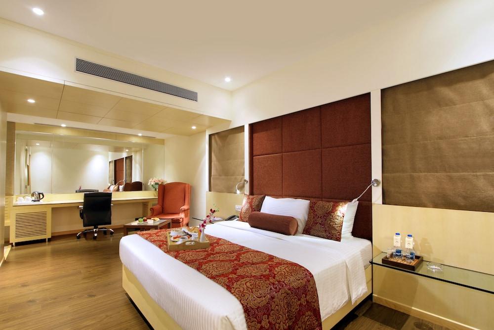 เอ็กซ์เพลสทาวเวอร์โฮเต็ล Hotel วาโดดารา ภายนอก รูปภาพ