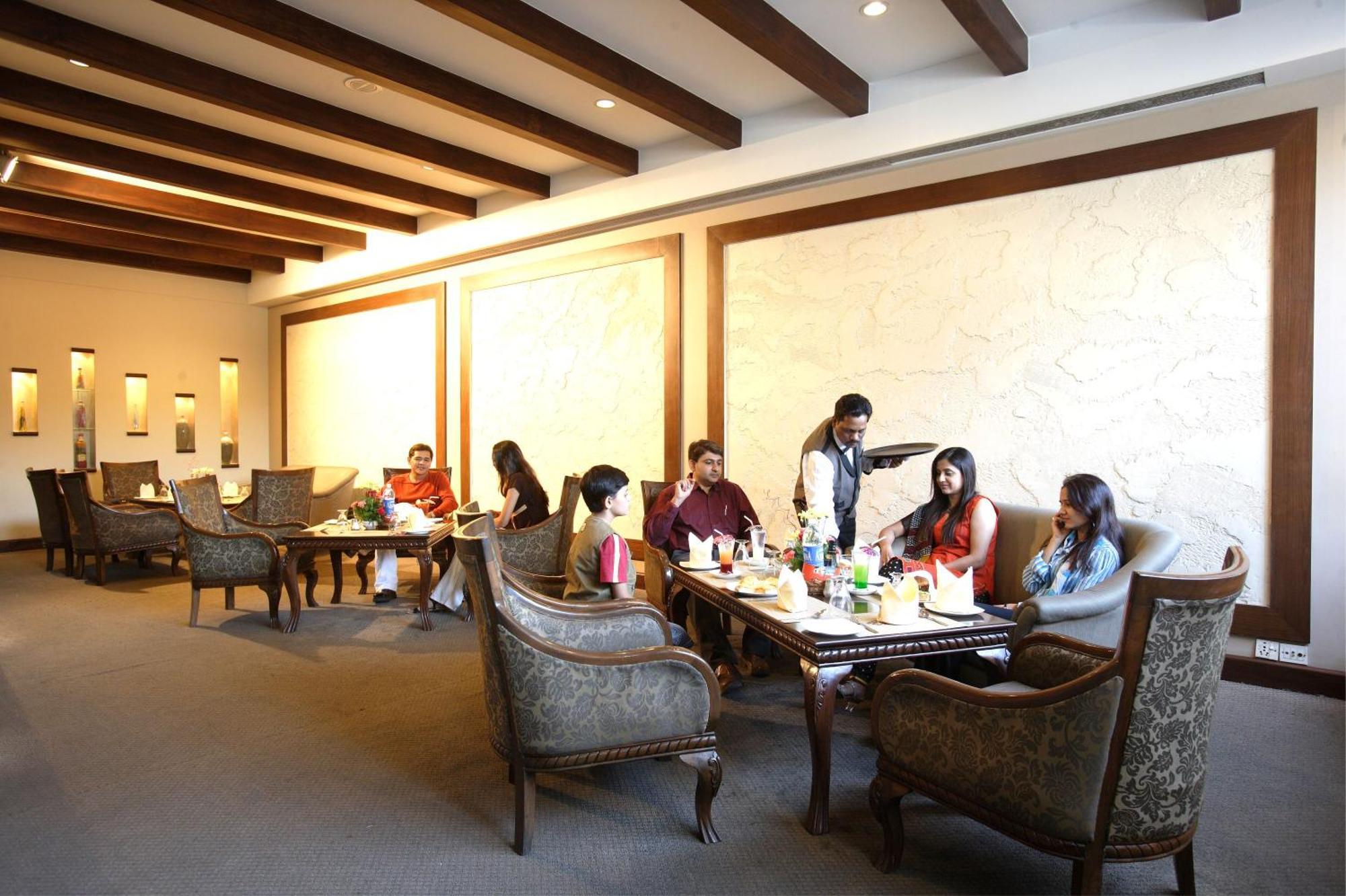 เอ็กซ์เพลสทาวเวอร์โฮเต็ล Hotel วาโดดารา ภายนอก รูปภาพ