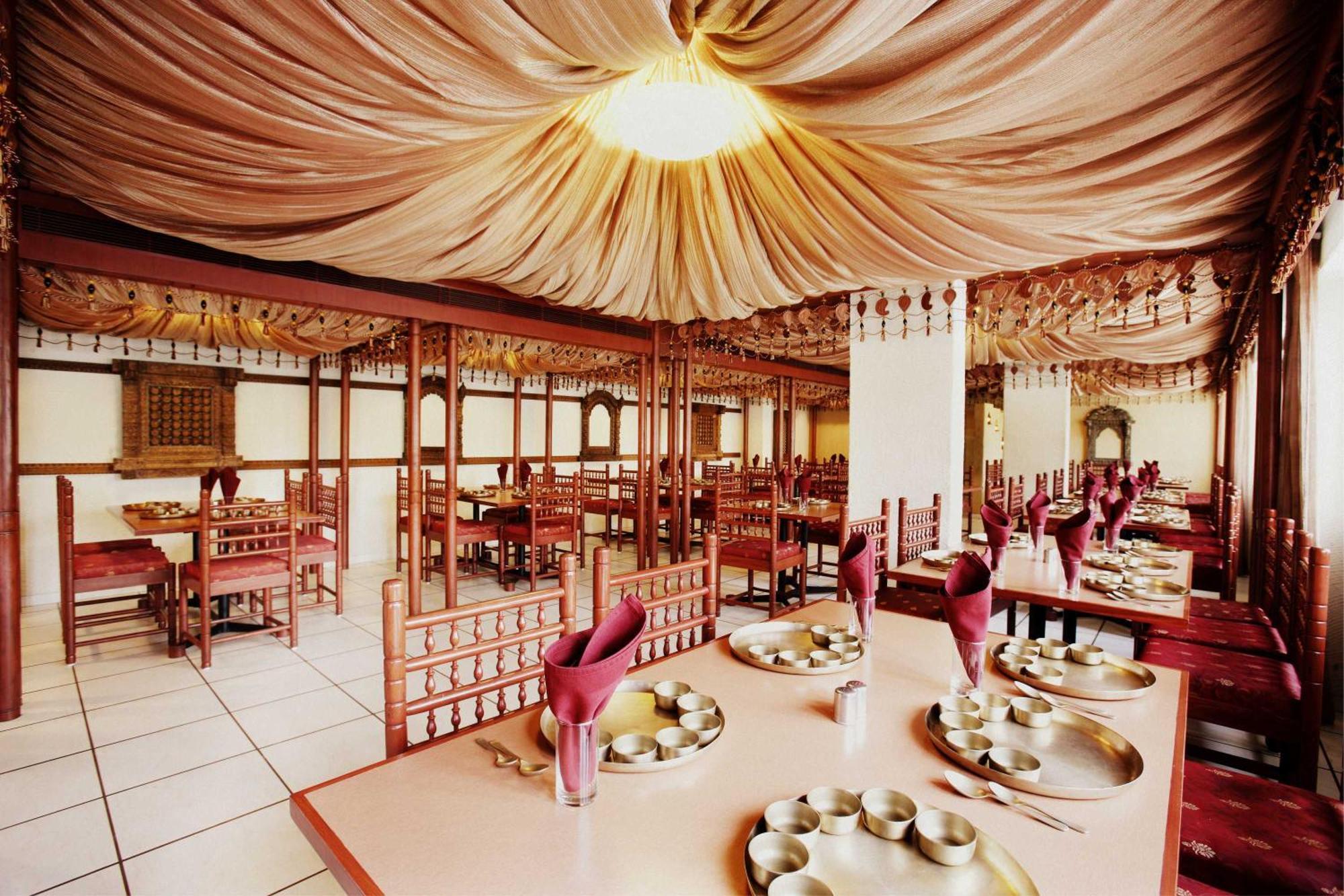 เอ็กซ์เพลสทาวเวอร์โฮเต็ล Hotel วาโดดารา ภายนอก รูปภาพ