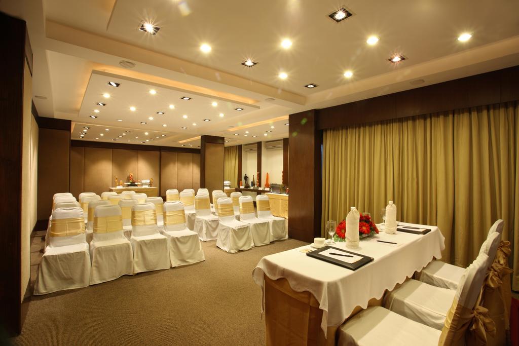 เอ็กซ์เพลสทาวเวอร์โฮเต็ล Hotel วาโดดารา ภายนอก รูปภาพ