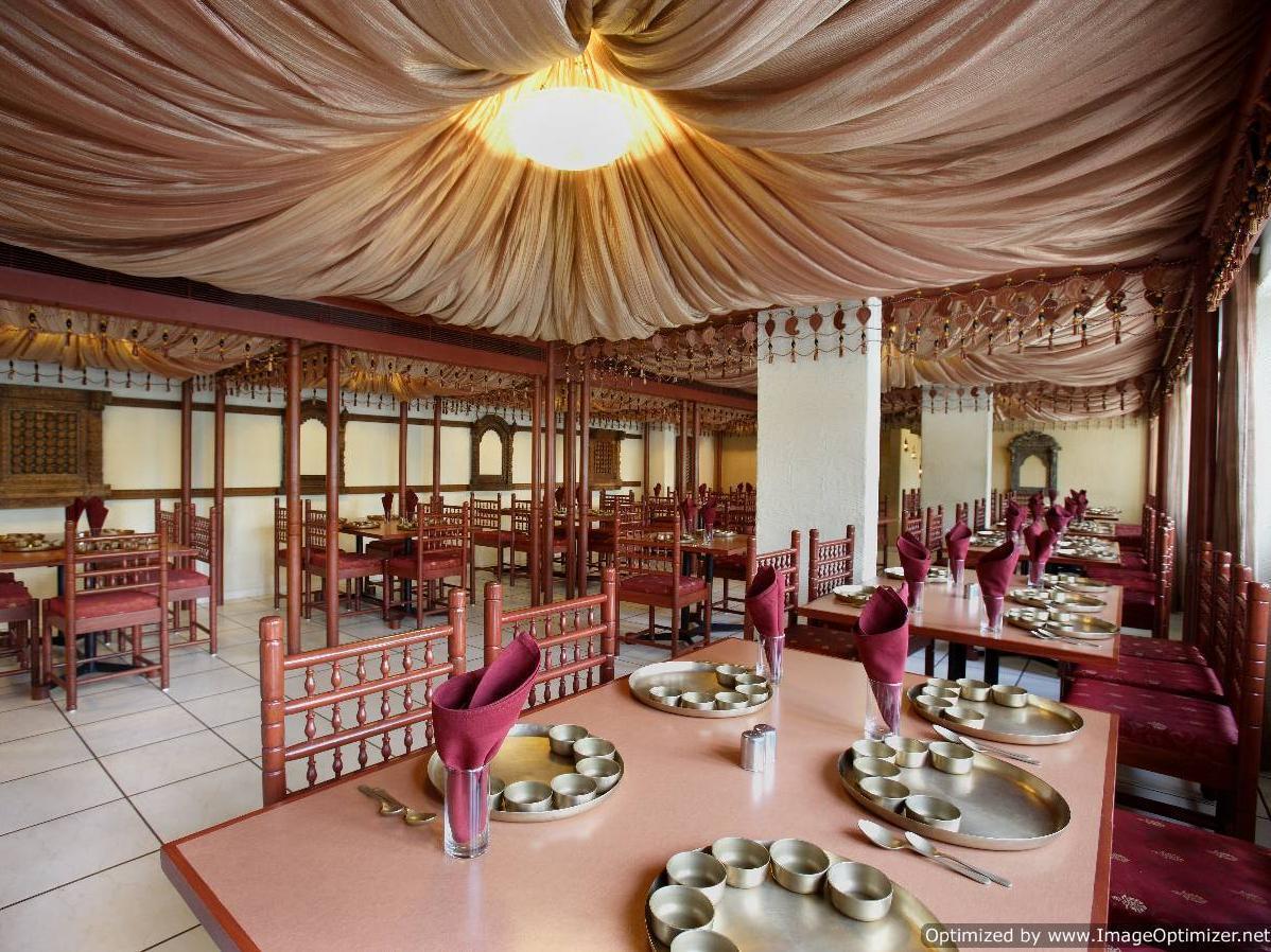 เอ็กซ์เพลสทาวเวอร์โฮเต็ล Hotel วาโดดารา ภายนอก รูปภาพ