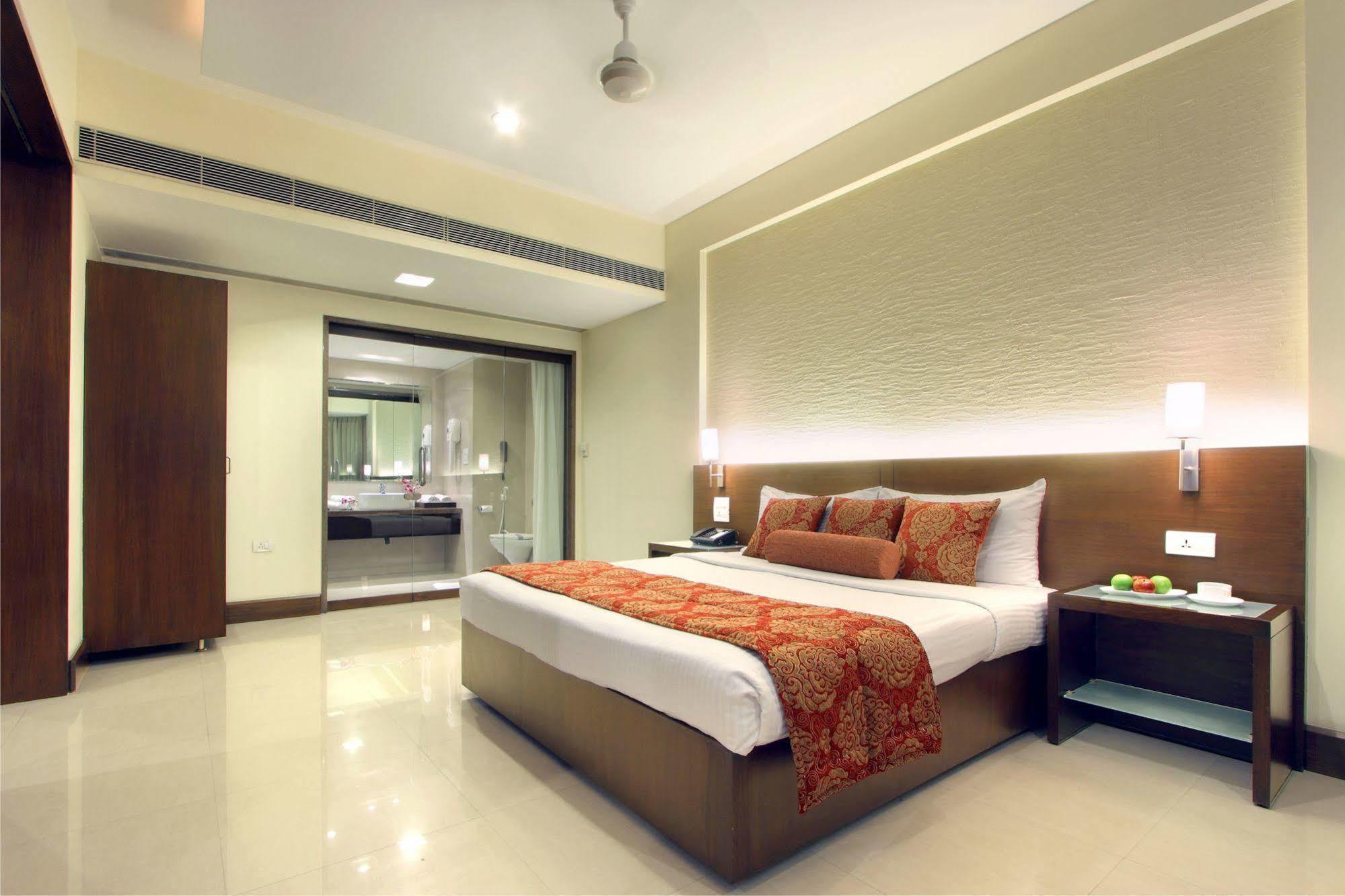 เอ็กซ์เพลสทาวเวอร์โฮเต็ล Hotel วาโดดารา ภายนอก รูปภาพ