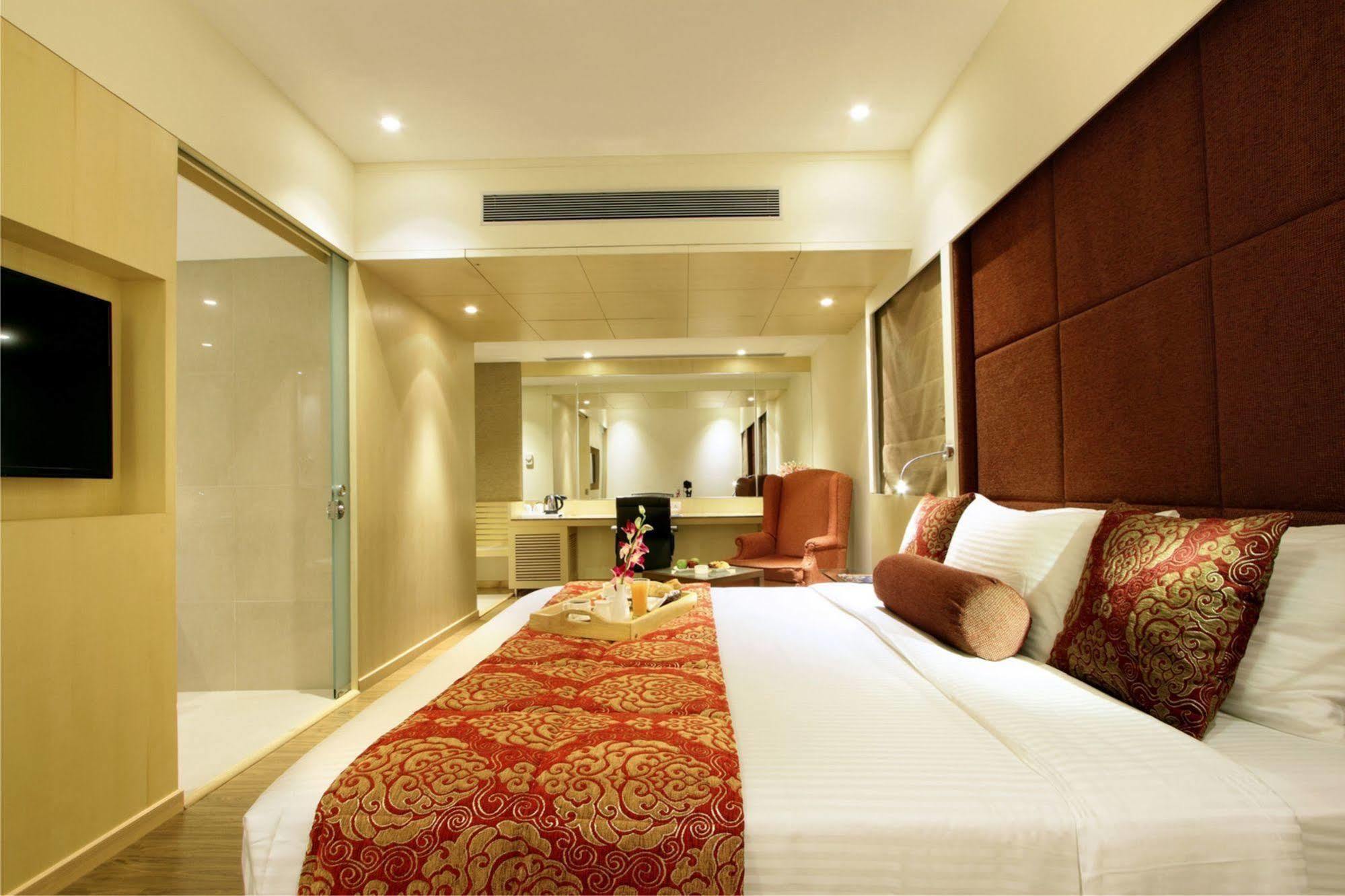 เอ็กซ์เพลสทาวเวอร์โฮเต็ล Hotel วาโดดารา ภายนอก รูปภาพ