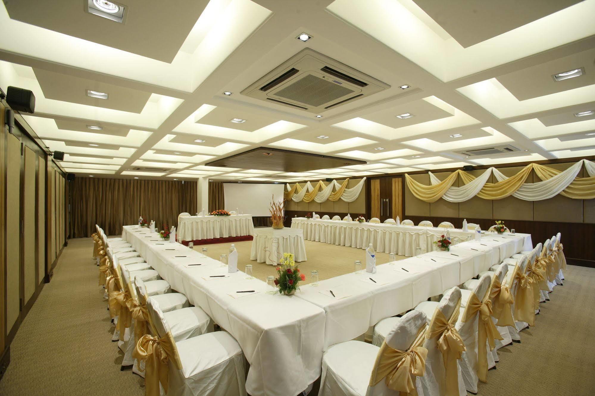 เอ็กซ์เพลสทาวเวอร์โฮเต็ล Hotel วาโดดารา ธุรกิจ รูปภาพ
