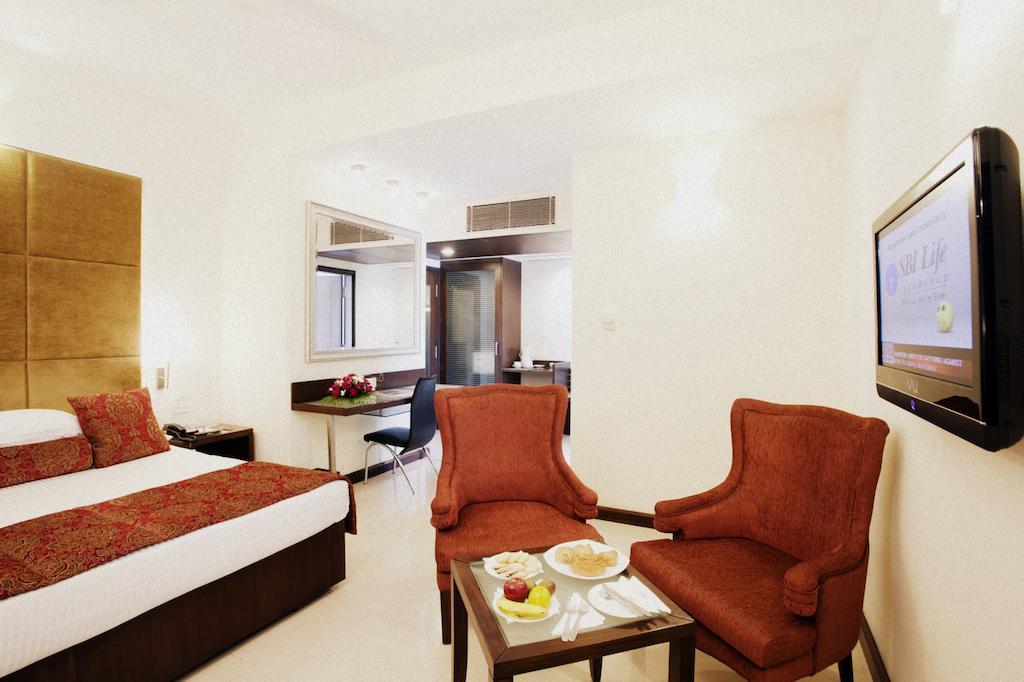 เอ็กซ์เพลสทาวเวอร์โฮเต็ล Hotel วาโดดารา ภายนอก รูปภาพ