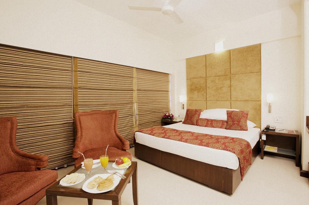 เอ็กซ์เพลสทาวเวอร์โฮเต็ล Hotel วาโดดารา ภายนอก รูปภาพ